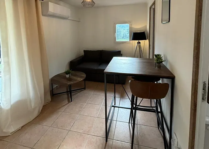 Charmante Maisonnette Situe Au Calme Proche D\'Ajaccio.