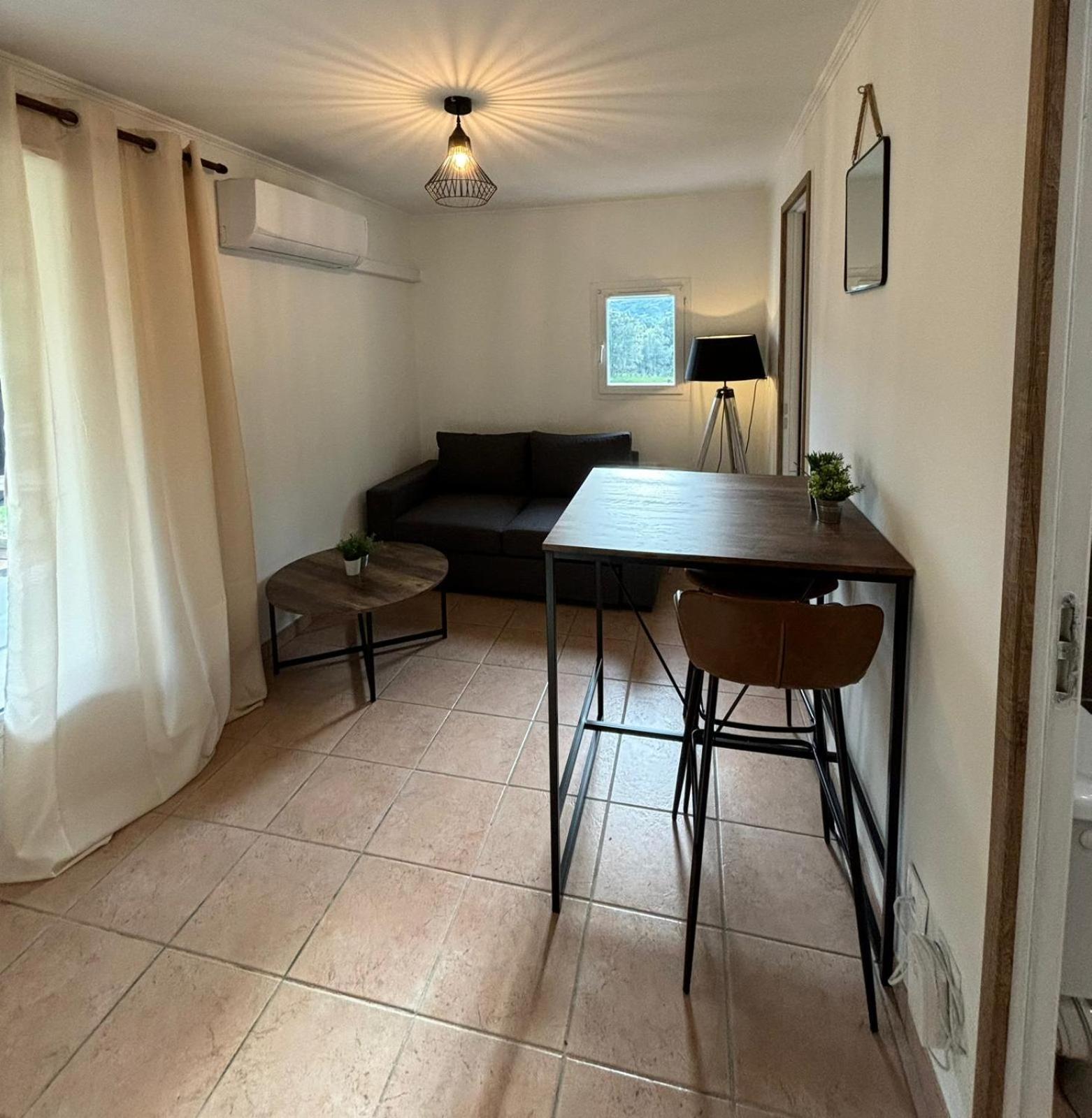 Charmante Maisonnette Situe Au Calme Proche D'ajaccio. Holiday home *